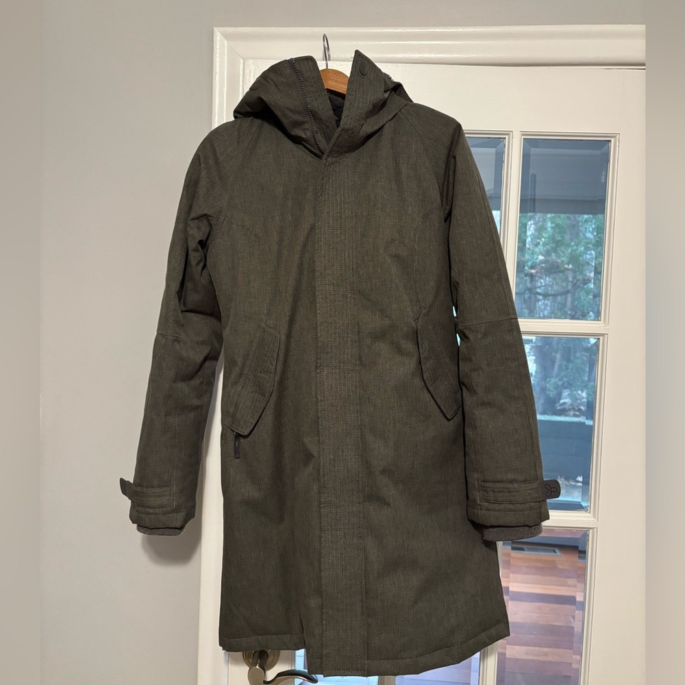 TNA Aritzia Summit Parka in Grey